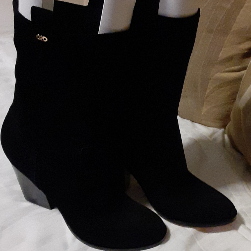 Boots - Picture 2 of 6